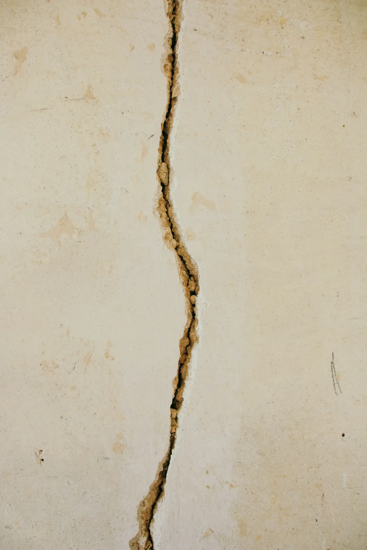 A long crack running down a concrete surface, traced with a line
